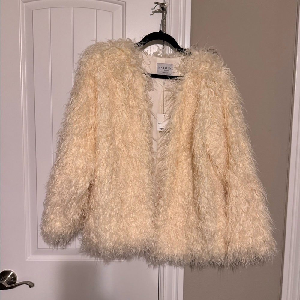 NWT Women’s Faux Fur Coat Size Medium